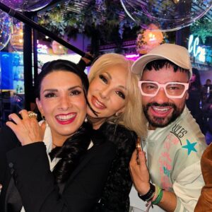 Olivia Collins Instagram - Si saben que odio salir de mi casa? Ah pero cómo no quería irme del #Galifest verdad? Jajajajaj 🪩🕺⭐️ A penas me voy recuperando así que les dejo una probadita porque la verdad se puso bien funky 🤭🤪😅 Pónganme una 📸 en comentarios si quieren ver más 💫 Gracias @galileamontijo por la excusa para juntarnos y pasarla 💣 y @elcorazondelmar.mx por las delicias 🍤 
#oliviacollins