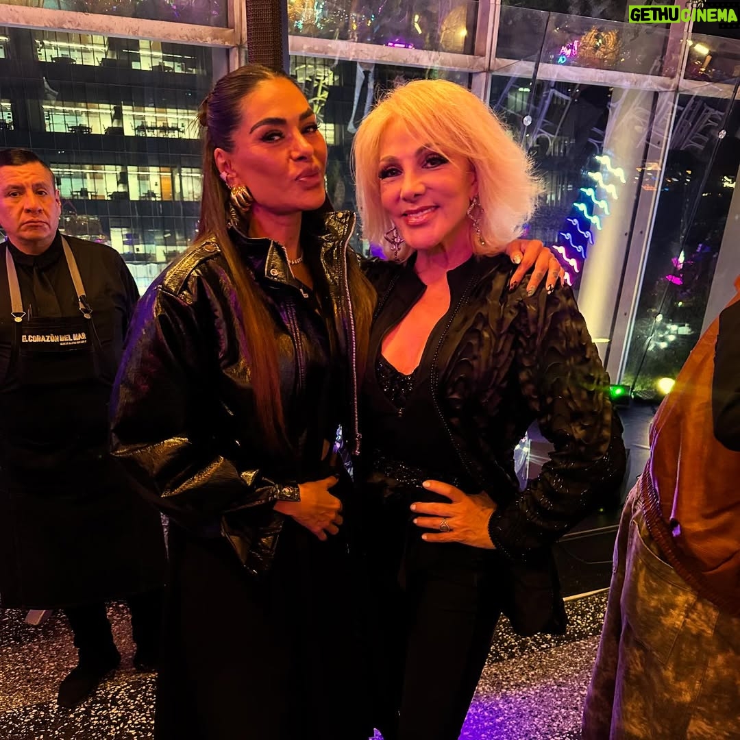 Olivia Collins - 12.8K Likes - Si saben que odio salir de mi casa? Ah pero cómo no quería irme del #Galifest verdad? Jajajajaj 🪩🕺⭐️ A penas me voy recuperando así que les dejo una probadita porque la verdad se puso bien funky 🤭🤪😅 Pónganme una 📸 en comentarios si quieren ver más 💫 Gracias @galileamontijo por la excusa para juntarnos y pasarla 💣 y @elcorazondelmar.mx por las delicias 🍤 
#oliviacollins
