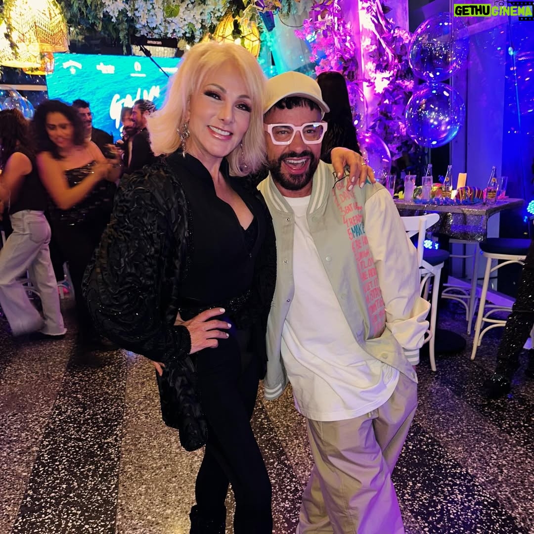 Olivia Collins - 12.8K Likes - Si saben que odio salir de mi casa? Ah pero cómo no quería irme del #Galifest verdad? Jajajajaj 🪩🕺⭐️ A penas me voy recuperando así que les dejo una probadita porque la verdad se puso bien funky 🤭🤪😅 Pónganme una 📸 en comentarios si quieren ver más 💫 Gracias @galileamontijo por la excusa para juntarnos y pasarla 💣 y @elcorazondelmar.mx por las delicias 🍤 
#oliviacollins