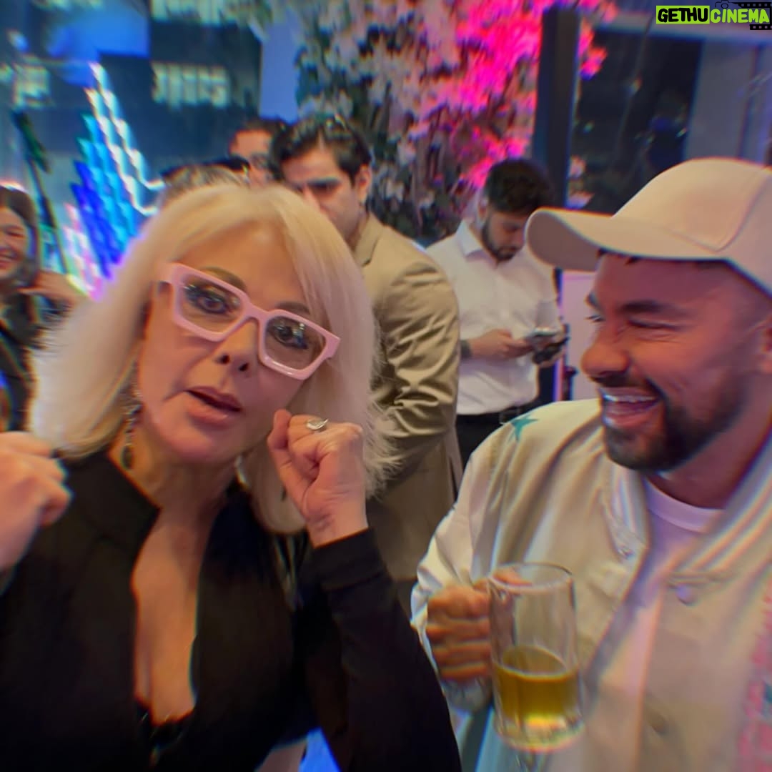 Olivia Collins - 12.8K Likes - Si saben que odio salir de mi casa? Ah pero cómo no quería irme del #Galifest verdad? Jajajajaj 🪩🕺⭐️ A penas me voy recuperando así que les dejo una probadita porque la verdad se puso bien funky 🤭🤪😅 Pónganme una 📸 en comentarios si quieren ver más 💫 Gracias @galileamontijo por la excusa para juntarnos y pasarla 💣 y @elcorazondelmar.mx por las delicias 🍤 
#oliviacollins