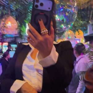 Olivia Collins Instagram - Si saben que odio salir de mi casa? Ah pero cómo no quería irme del #Galifest verdad? Jajajajaj 🪩🕺⭐️ A penas me voy recuperando así que les dejo una probadita porque la verdad se puso bien funky 🤭🤪😅 Pónganme una 📸 en comentarios si quieren ver más 💫 Gracias @galileamontijo por la excusa para juntarnos y pasarla 💣 y @elcorazondelmar.mx por las delicias 🍤 
#oliviacollins