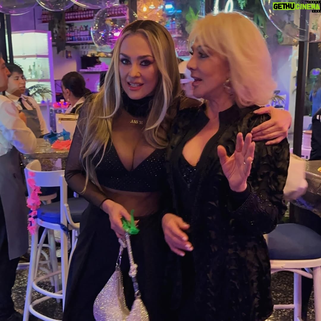 Olivia Collins - 12.8K Likes - Si saben que odio salir de mi casa? Ah pero cómo no quería irme del #Galifest verdad? Jajajajaj 🪩🕺⭐️ A penas me voy recuperando así que les dejo una probadita porque la verdad se puso bien funky 🤭🤪😅 Pónganme una 📸 en comentarios si quieren ver más 💫 Gracias @galileamontijo por la excusa para juntarnos y pasarla 💣 y @elcorazondelmar.mx por las delicias 🍤 
#oliviacollins