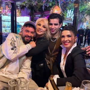 Olivia Collins Instagram - Si saben que odio salir de mi casa? Ah pero cómo no quería irme del #Galifest verdad? Jajajajaj 🪩🕺⭐️ A penas me voy recuperando así que les dejo una probadita porque la verdad se puso bien funky 🤭🤪😅 Pónganme una 📸 en comentarios si quieren ver más 💫 Gracias @galileamontijo por la excusa para juntarnos y pasarla 💣 y @elcorazondelmar.mx por las delicias 🍤 
#oliviacollins