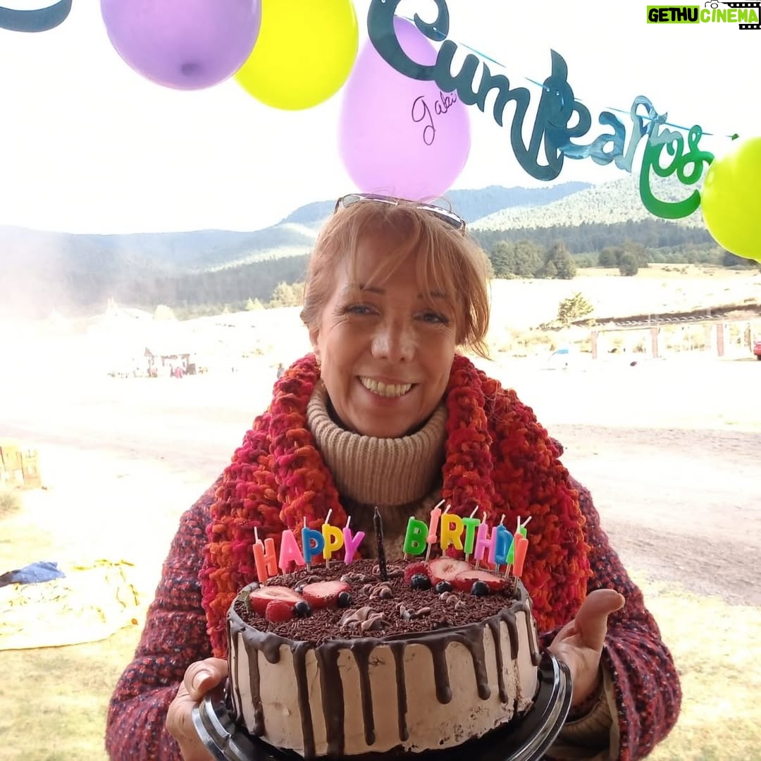 Olivia Collins - 2K Likes - Toda una vida, muchos viajes, muchos pasteles, muchos brindis y muchos recuerdos juntas @misssgabyyys 💗🧳🧁🥂 Te amo con todo mi corazón hermana, feliz cumpleaños 🎈🎂 Que la vida te siga siempre colmando de regalos y bendiciones 🌟 

#oliviacollins #bday #hermana