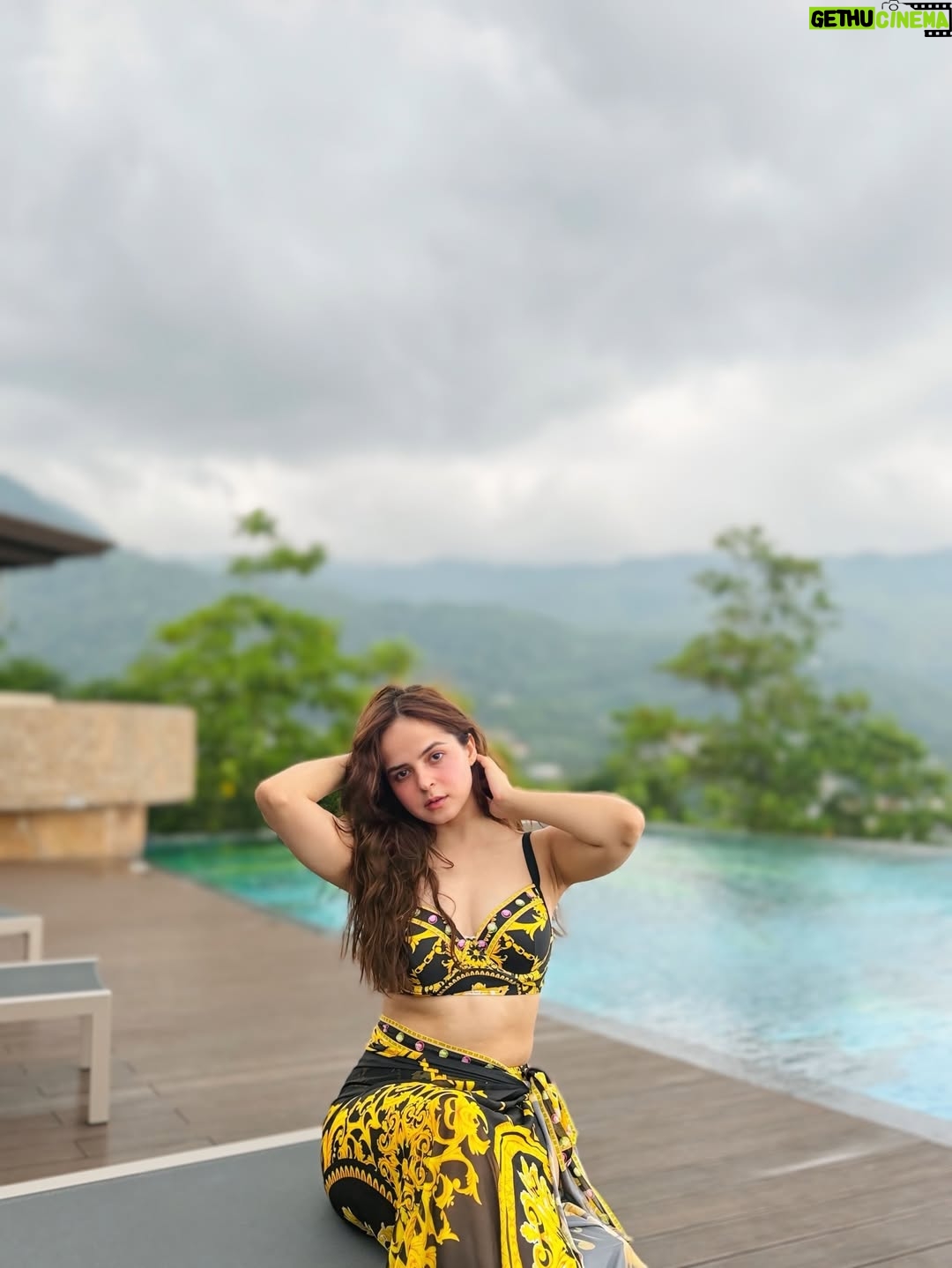 Palak Sindhwani - 168.7K Likes - Just another poolside kinda day in Seychelles..☀️🏖️🌊

wearing - @missmosaofficial