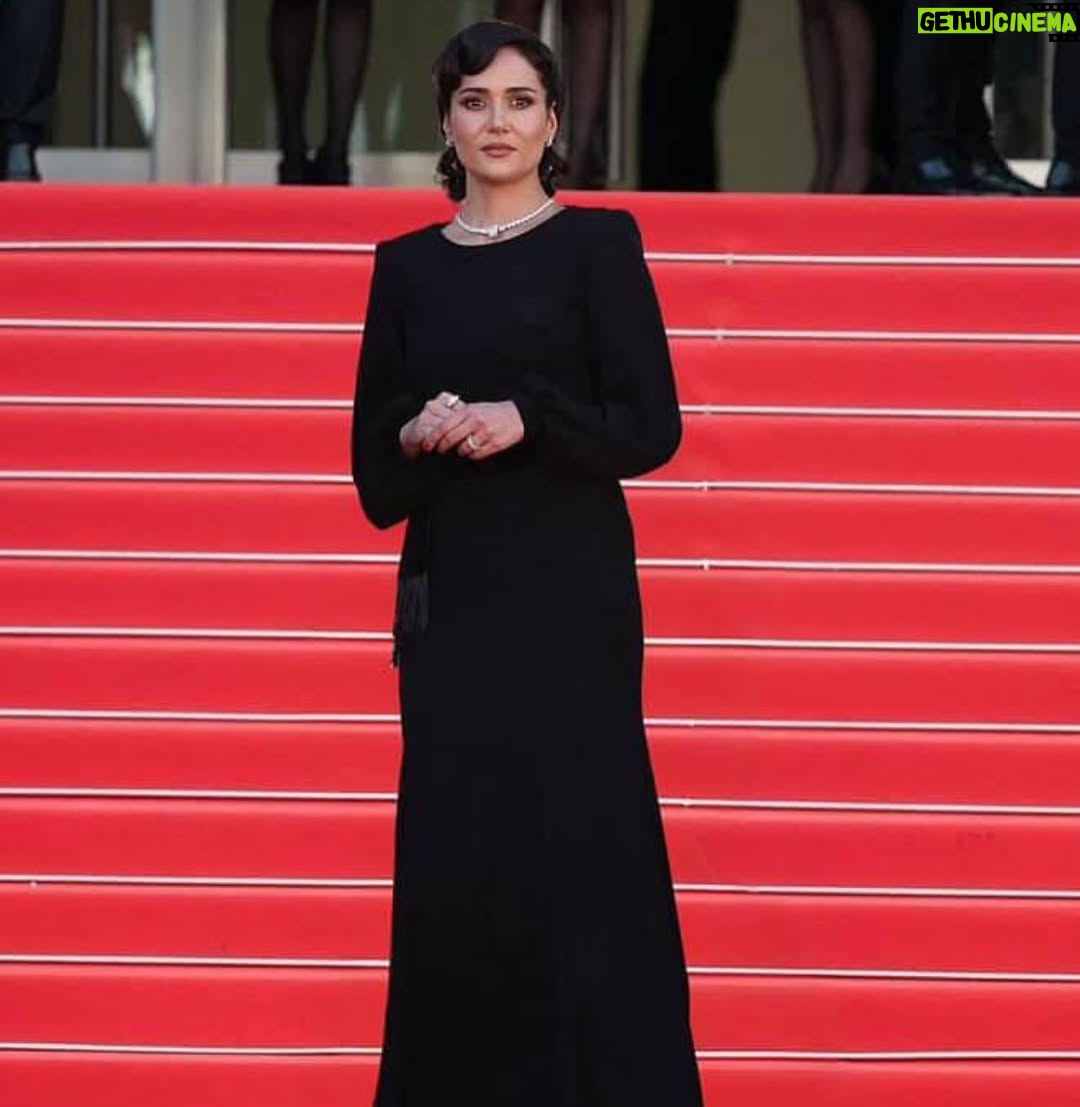 Parinaz Izadyar - 298.6K Likes - 78th Cannes Film Festival 2025
Red Carpet 

Woman and Child 
Saeed Roustaee

Dress by @ghazalrajabian 
Jewelry by @hassanzadeh_jewelry 
Makeup and hair by @maryamraoof_official @beautyartist.sepid