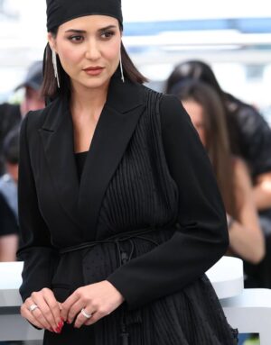 Parinaz Izadyar Instagram - Cannes film festival 2025, Photocall
Woman and Child 
Saeed Roustaee

Outfit by @ghazalrajabian 
Jewelry by @hassanzadeh_jewelry 
MakeUp by @maryamraoof_official