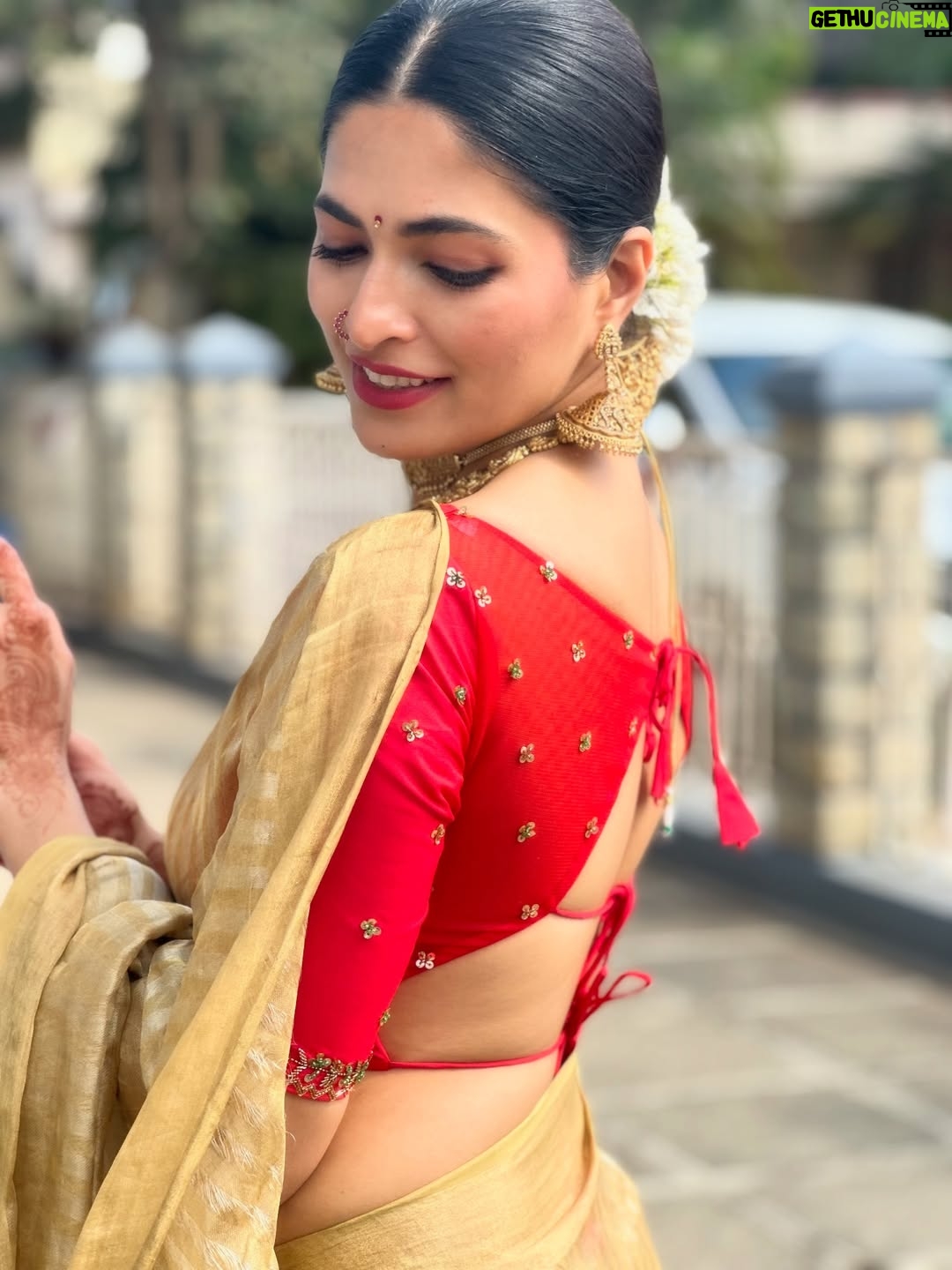 Parvathy Omanakuttan - 4K Likes - 6 yards of pure heritage , craftsmanship, tradition that symbolises femininity, grace and the embodiment of Shakti … A Saree always ensures to make every woman beautiful and I surely am feeling it 🥰