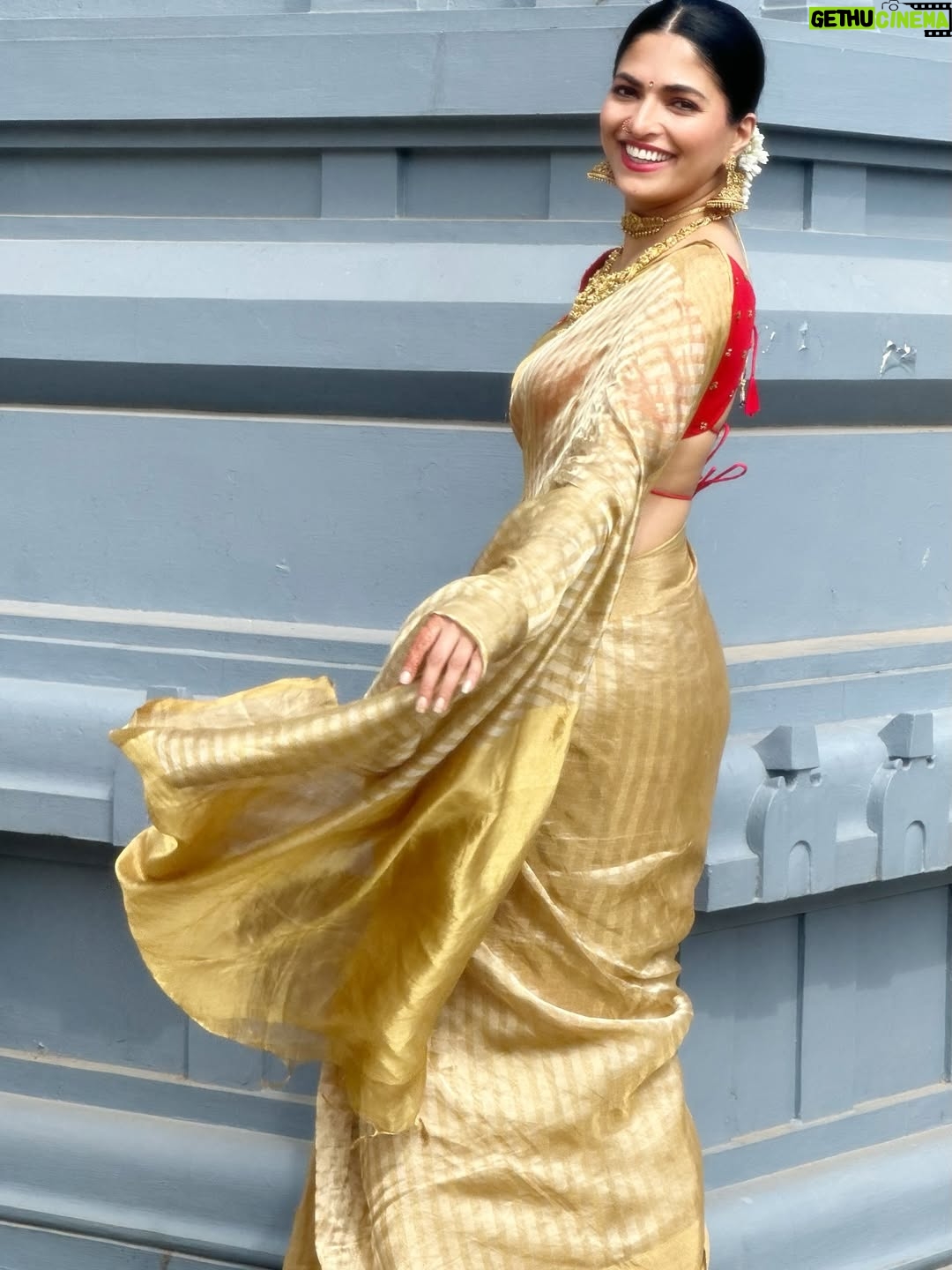 Parvathy Omanakuttan - 4K Likes - 6 yards of pure heritage , craftsmanship, tradition that symbolises femininity, grace and the embodiment of Shakti … A Saree always ensures to make every woman beautiful and I surely am feeling it 🥰