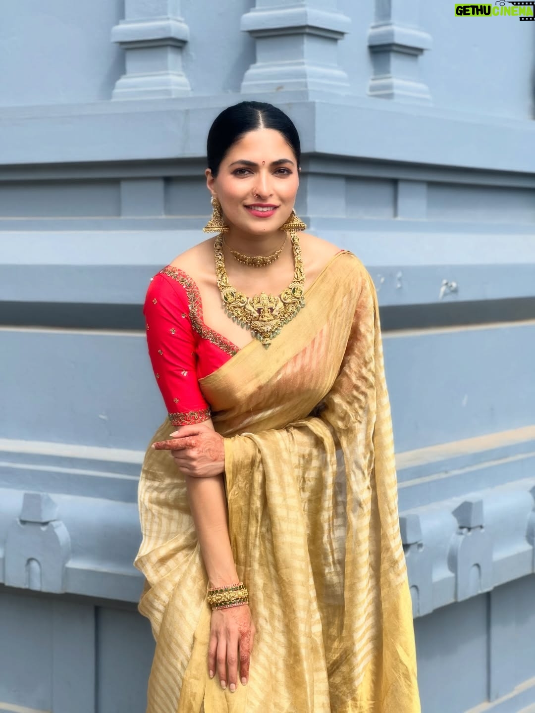 Parvathy Omanakuttan - 4K Likes - 6 yards of pure heritage , craftsmanship, tradition that symbolises femininity, grace and the embodiment of Shakti … A Saree always ensures to make every woman beautiful and I surely am feeling it 🥰