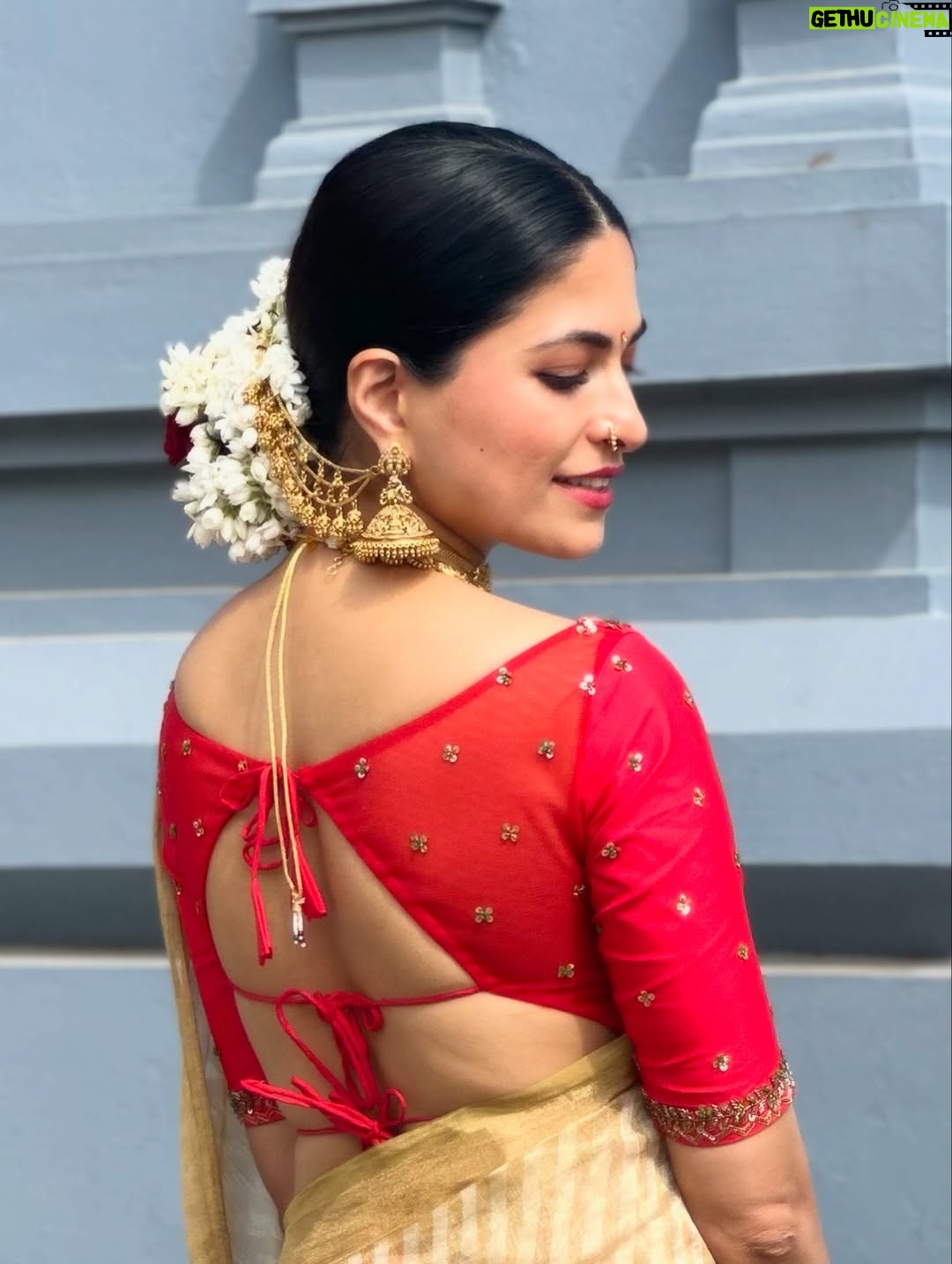 Parvathy Omanakuttan - 4K Likes - 6 yards of pure heritage , craftsmanship, tradition that symbolises femininity, grace and the embodiment of Shakti … A Saree always ensures to make every woman beautiful and I surely am feeling it 🥰