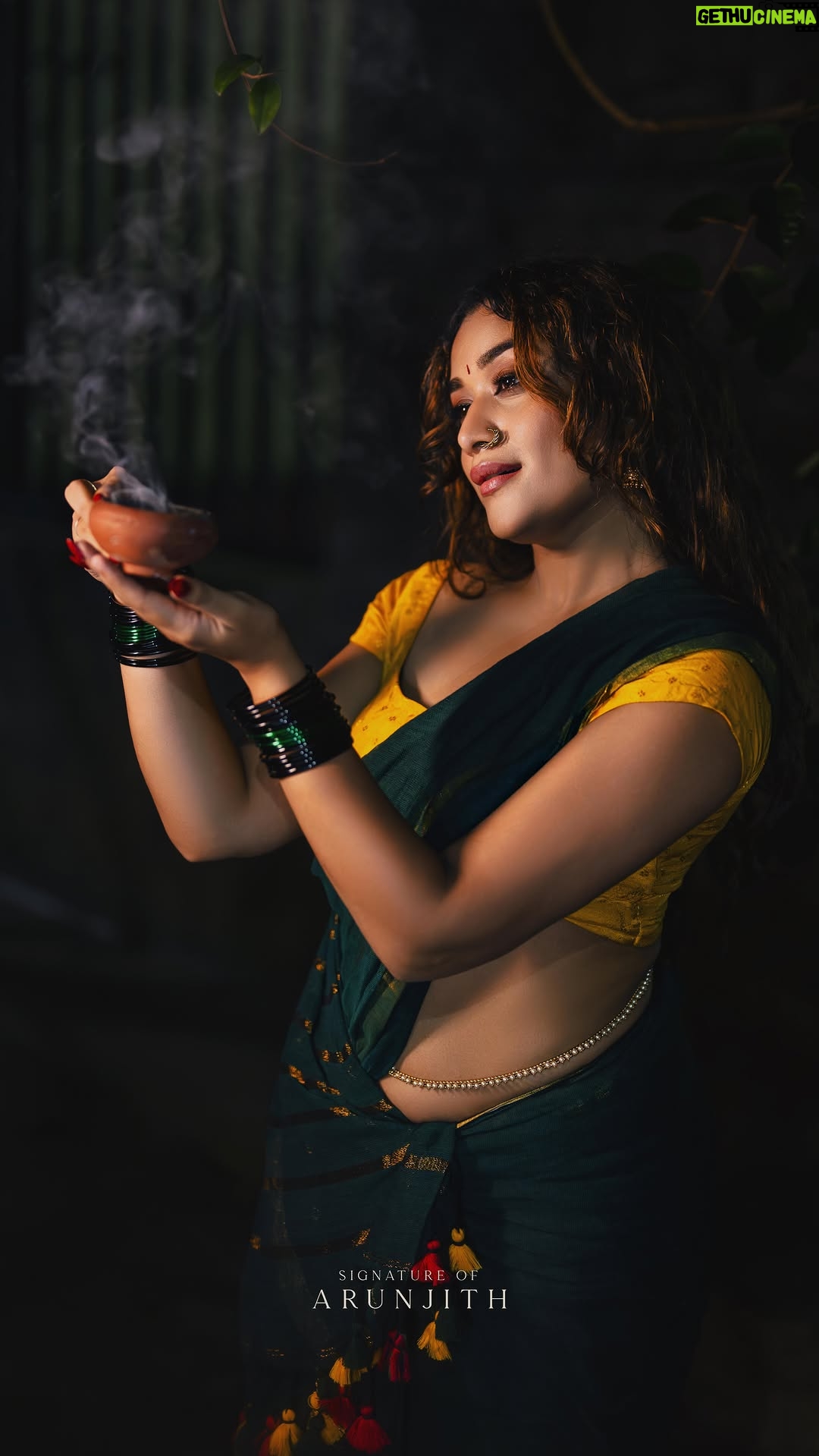 Parvathy R Krishna - 119.8K Likes - ഗായത്രിദേവി ❤️
Photography: @mr_arunjith @lamore_weddingfilms 
Makeup: @aura_brides.by_gayathri 
Hipchain : @bhumika_rental_jewels 

.
.
.
.
.
.
#reel #traditional #saree #parvathykrishna #viral