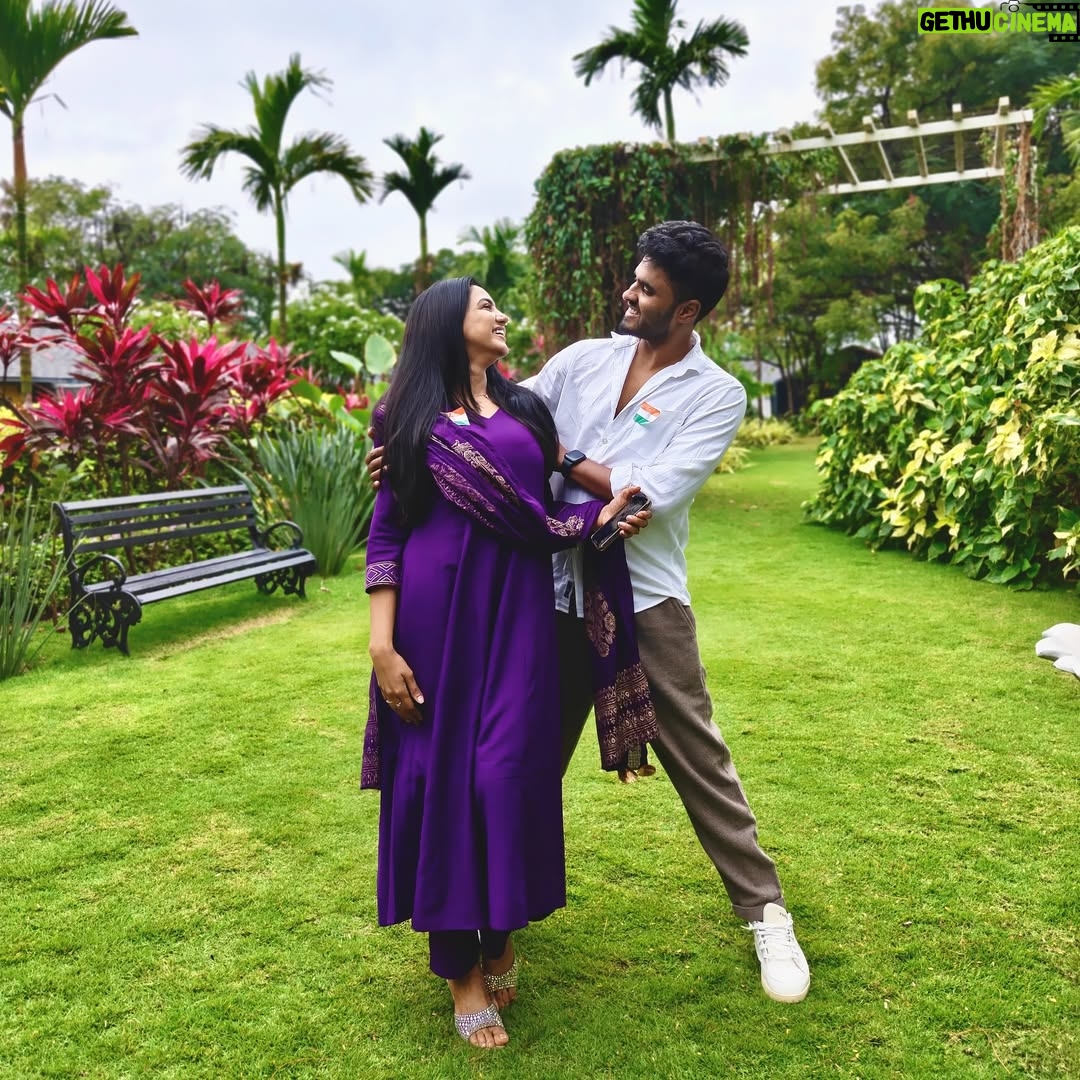 Pavani Reddy - 142.3K Likes - 💜🤍

 Capture ; @reshma.srijay 🩷
