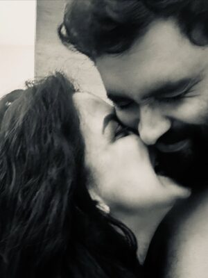 Pavani Reddy Instagram - Stealing kisses and hearts 💋
#usmoments❤️ #TogatherFeelsRight #pavmir #amirpavni