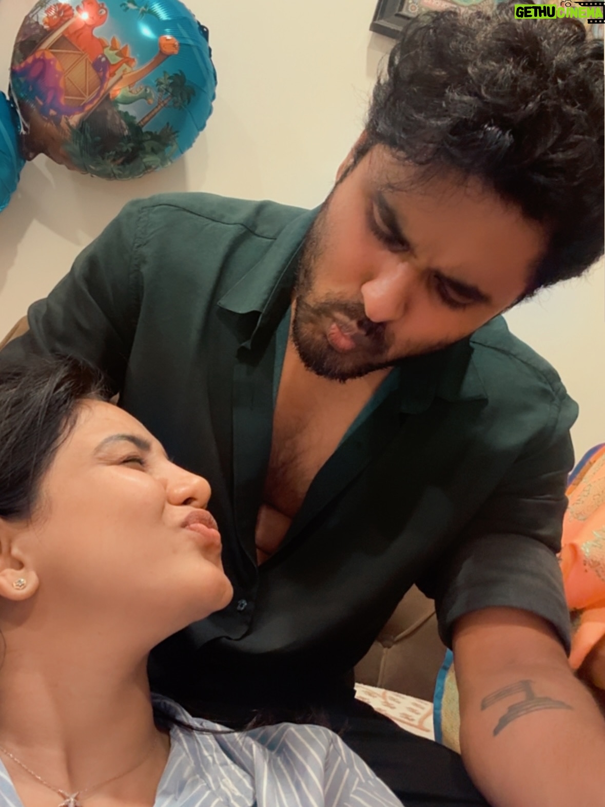 Pavani Reddy - 149.2K Likes - Stealing kisses and hearts 💋
#usmoments❤️ #TogatherFeelsRight #pavmir #amirpavni