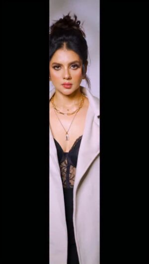 Payel Sarkar Instagram - Blink and you’ll miss me ✨

@makeupbysamrat 
@jitsatyaofficial 
@piku_mondol1 
@imsayandey 
@tollyonline 
@sandipan_sarkar___ 
@ahanahere 

#reelsinstagram 
#stylevibes 
#viralreels❤️