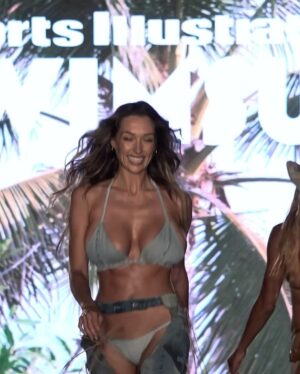 Penny Lane Instagram - Man! I feel like a woman! @si_swimsuit