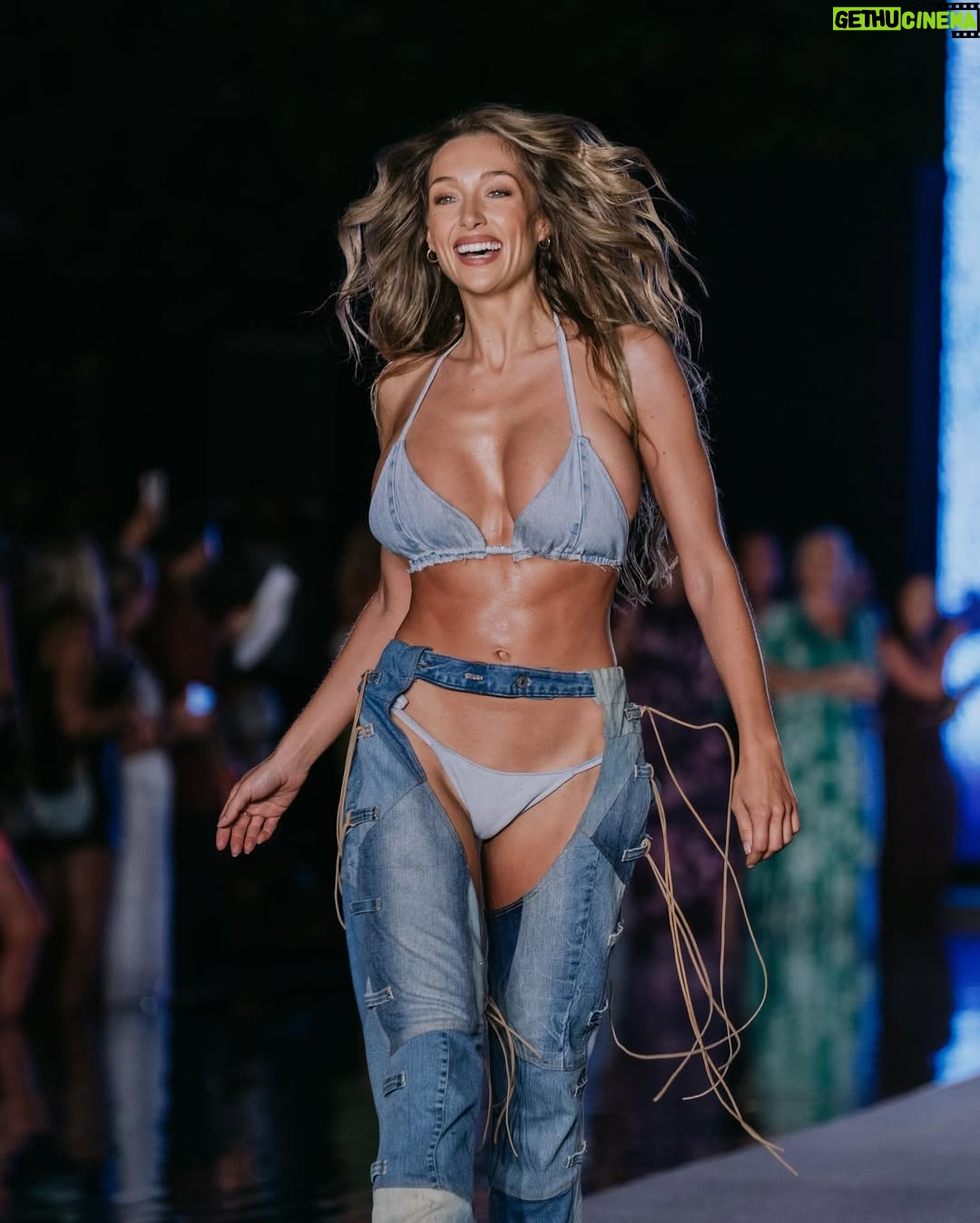 Penny Lane - 18.6K Likes - Man! I feel like a woman! @si_swimsuit