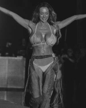 Penny Lane Instagram - Man! I feel like a woman! @si_swimsuit