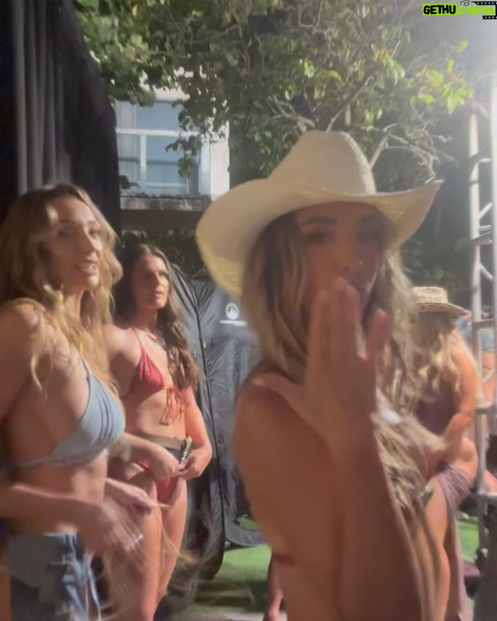 Penny Lane - 18.6K Likes - Man! I feel like a woman! @si_swimsuit
