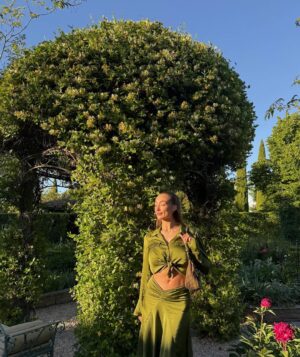 Penny Lane Instagram - I love, #love 🕊️