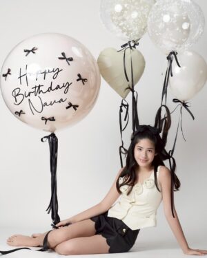 Phiyada Jutharattanakul Instagram - Happy birthday 13 ขวบ🎂⭐️ แล้ว แบบภาพนิ่ง 😊 inโตไวแท้ แม่จ๋าจะทำใจไปเรื่อยๆๆ เลี้ยงทุกวันโตคาตาทุกวัน 😤 รักนาวานะลูกกก 🎂⭐️👧🏻😍 ❤️Que Sera Sera 💋 @mookmake @kie_chira @sretsisofficial @therollingpinn @tandtbangkok @blow.balloon.bkk 🤘🏼🙏🏼