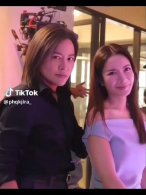 Phiyada Jutharattanakul Instagram - รวมคลิปจากกองเชียร์ อ้อม แอฟ เฟรช 🤭🩷
#ศักดินาวิทยาลัย @aomphiyada @fresh_aris 

Cr. Chemistrybabe, Phakjira, Nestle