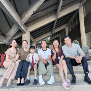 Phiyada Jutharattanakul Instagram - Happy time กับเด็กๆ 👧🏻👦🏻🎬 ที่กองถ่าย ป้าหายเหงาเลยลูกก ☺️😘 ช่วงป้าว่างๆก็ เล่นกับหลานๆสนุกเลย แล้ว เอาไว้เจอกันอีกนะคะ 🥰 พ่อๆแม่ๆ พามาอีกน๊า 😋