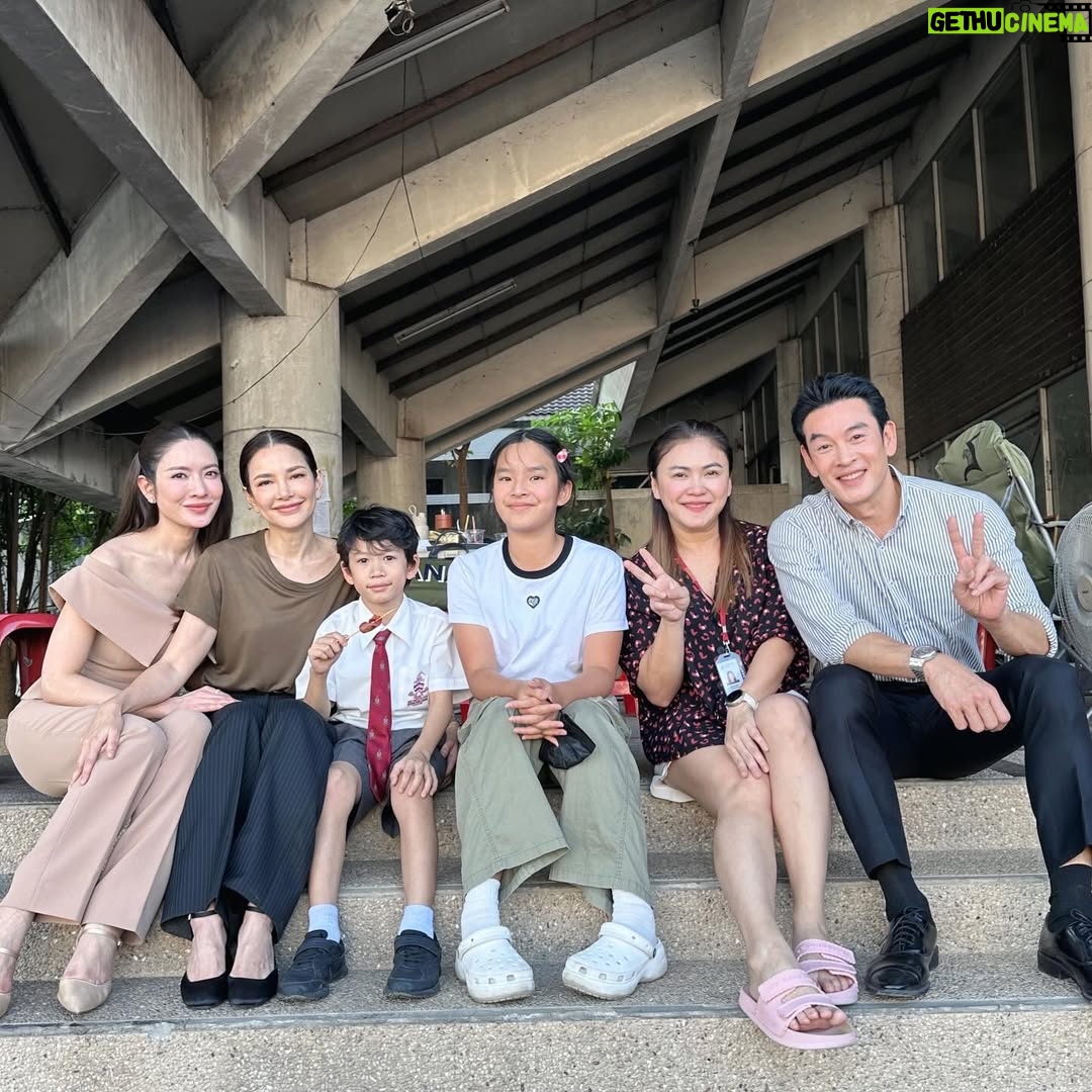 Phiyada Jutharattanakul - 37.2K Likes - Happy time กับเด็กๆ 👧🏻👦🏻🎬 ที่กองถ่าย ป้าหายเหงาเลยลูกก ☺️😘 ช่วงป้าว่างๆก็ เล่นกับหลานๆสนุกเลย แล้ว เอาไว้เจอกันอีกนะคะ 🥰 พ่อๆแม่ๆ พามาอีกน๊า 😋