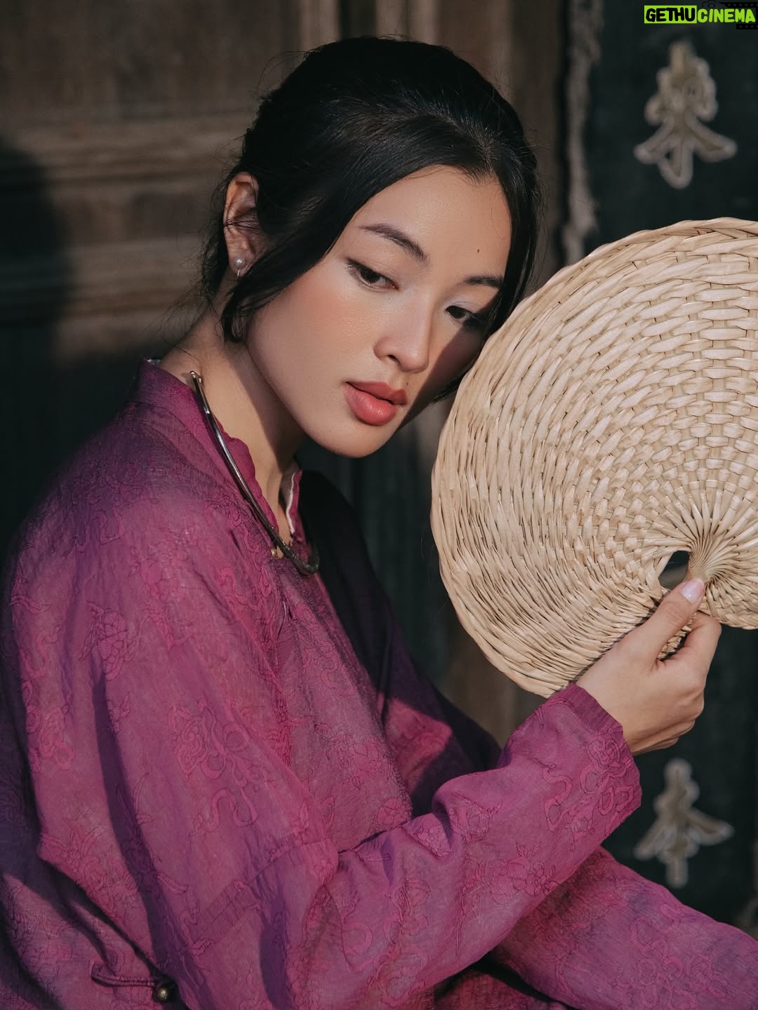 Phạm Nguyễn Lan Thy - 4.3K Likes - “Thân em như tấm lụa đào, phất phơ giữa chợ biết vào tay ai”
 @quang.ming 

#LanThy #Soobin #Binz #MucHaVoNhan #SSLabel