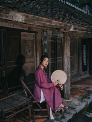Phạm Nguyễn Lan Thy Instagram - “Thân em như tấm lụa đào, phất phơ giữa chợ biết vào tay ai”
 @quang.ming 

#LanThy #Soobin #Binz #MucHaVoNhan #SSLabel