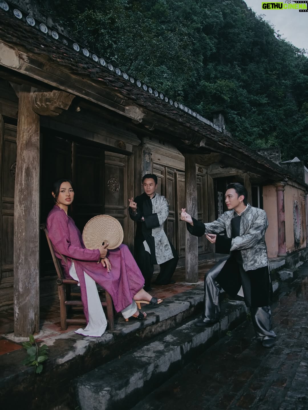 Phạm Nguyễn Lan Thy - 4.3K Likes - “Thân em như tấm lụa đào, phất phơ giữa chợ biết vào tay ai”
 @quang.ming 

#LanThy #Soobin #Binz #MucHaVoNhan #SSLabel