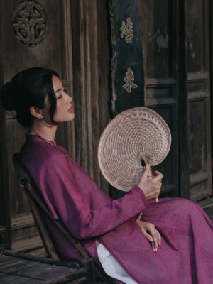 Phạm Nguyễn Lan Thy Instagram - “Thân em như tấm lụa đào, phất phơ giữa chợ biết vào tay ai”
 @quang.ming 

#LanThy #Soobin #Binz #MucHaVoNhan #SSLabel