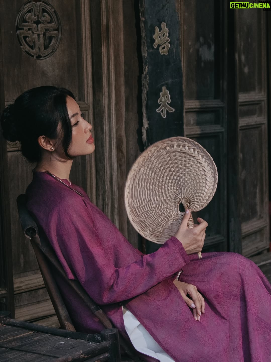 Phạm Nguyễn Lan Thy - 4.3K Likes - “Thân em như tấm lụa đào, phất phơ giữa chợ biết vào tay ai”
 @quang.ming 

#LanThy #Soobin #Binz #MucHaVoNhan #SSLabel