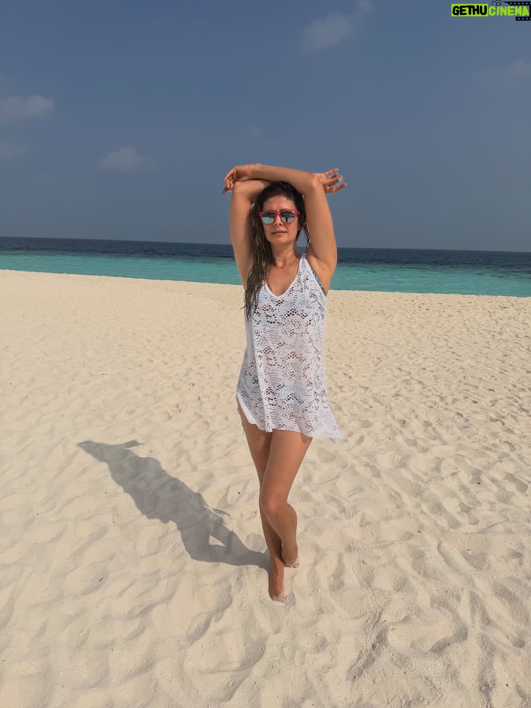 Pooja Batra - 25.8K Likes - Finding my glow as the sun dips right into the turquoise waters of the #Maldives 🧘‍♀️🌊. It’s perfect as is at @avanimaldives 
#housereef #atoll #firstholiday #2026