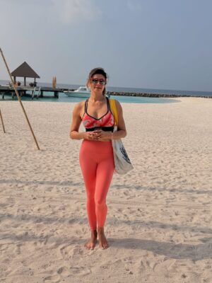 Pooja Batra Instagram - Finding my glow as the sun dips right into the turquoise waters of the #Maldives 🧘‍♀️🌊. It’s perfect as is at @avanimaldives 
#housereef #atoll #firstholiday #2026