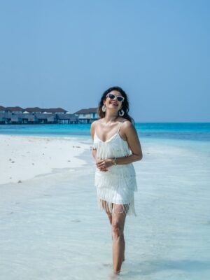 Pooja Batra Instagram - Finding my glow as the sun dips right into the turquoise waters of the #Maldives 🧘‍♀️🌊. It’s perfect as is at @avanimaldives 
#housereef #atoll #firstholiday #2026