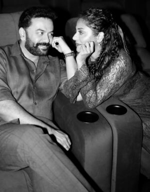Poornima Indrajith Instagram - Thank you for the endless love and warm wishes. Forever grateful. #23yearswithmybestfriend 
🧿🧿🧿
Wearing custom bespoke Pranaah, made with love.

Pic:  @yaami____