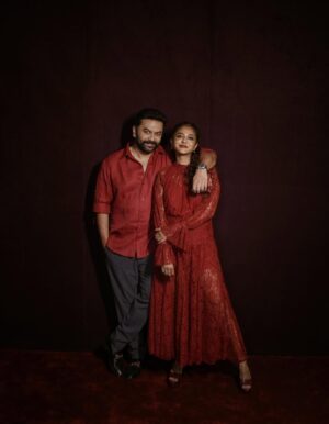 Poornima Indrajith Instagram - Thank you for the endless love and warm wishes. Forever grateful. #23yearswithmybestfriend 
🧿🧿🧿
Wearing custom bespoke Pranaah, made with love.

Pic:  @yaami____