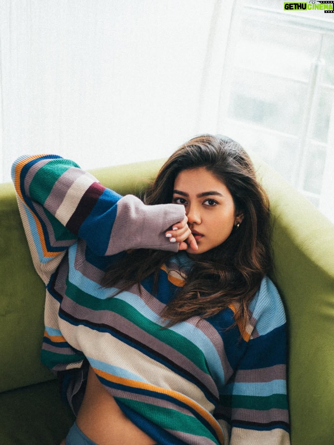Priyal Mahajan - 59.8K Likes - Caught in your look✨

📸 @bharat_rawail
Hair makeup - @snigdha_hairandmakeup