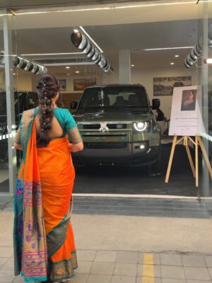 Priyanka KD Instagram - Be a self Made - My one of the bucket list Dream come true on my birthday self gift 🎁 02/02/2026 . Own way own hard work …..New Key, New Journey, same one ! With आई बाबा 🙏🏻 तुमच्या आशिर्वादाने झाल thank you ❤️🥹

बडे सपने बड़ी बड़ी मुश्किलों को पार करने के बाद ही पूरे होते है ! 

मराठी मुलगी हूँ तो मराठी style में ही धमाका होना चाहिए…..#defender #priyankakholgade #mumbai #dreamcometrue #dreamcars