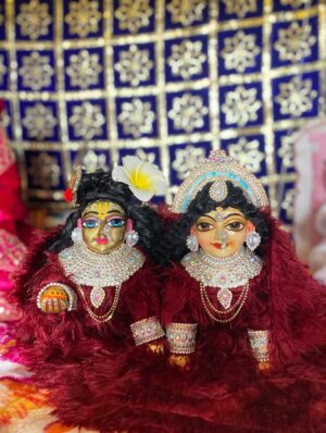 Priyanka Pandit Instagram - Makar Sankranti ki subhkamnaye #radhe  #krishna #laddugopal #vrindavan