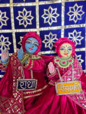 Priyanka Pandit Instagram - Makar Sankranti ki subhkamnaye #radhe  #krishna #laddugopal #vrindavan