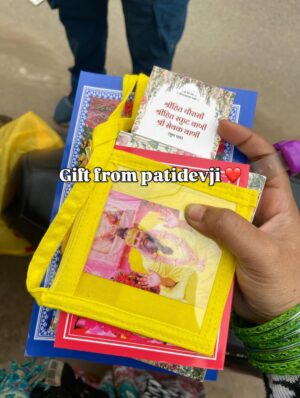 Priyanka Pandit Instagram - Isse acha gift kya ho sakta he🥹thanks patidev❤️ @hari_sevak7