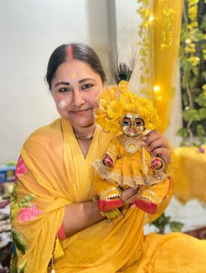 Priyanka Pandit Instagram - Basant panchami ki subhkamnaye 🤗 #radhe #vrindavan #laddugopal #krishna