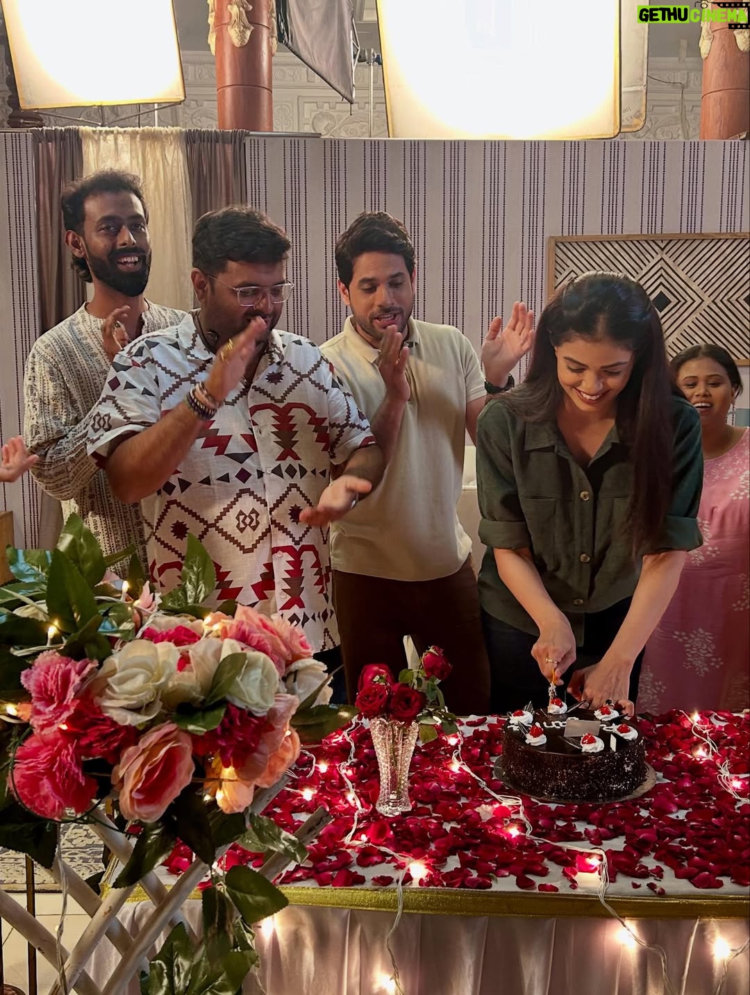 Priyanka Tendolkar - 30.9K Likes - Thank you for celebrating me growing old 🤩
.
❤️
.
#birthday #29/11 #grateful