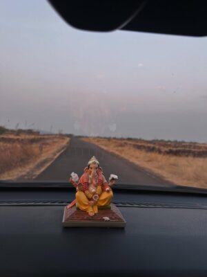 Priyanka Tendolkar Instagram - Biggg shoutout for @morya_studio_kalyan 🌺
.
.
तुमच्या हातात जादू आहे. ✨
Thank you for being part my new journey 🚙
.
.
Check out @morya_studio_kalyan 🤩
.
📷- @yogclicks 🤗