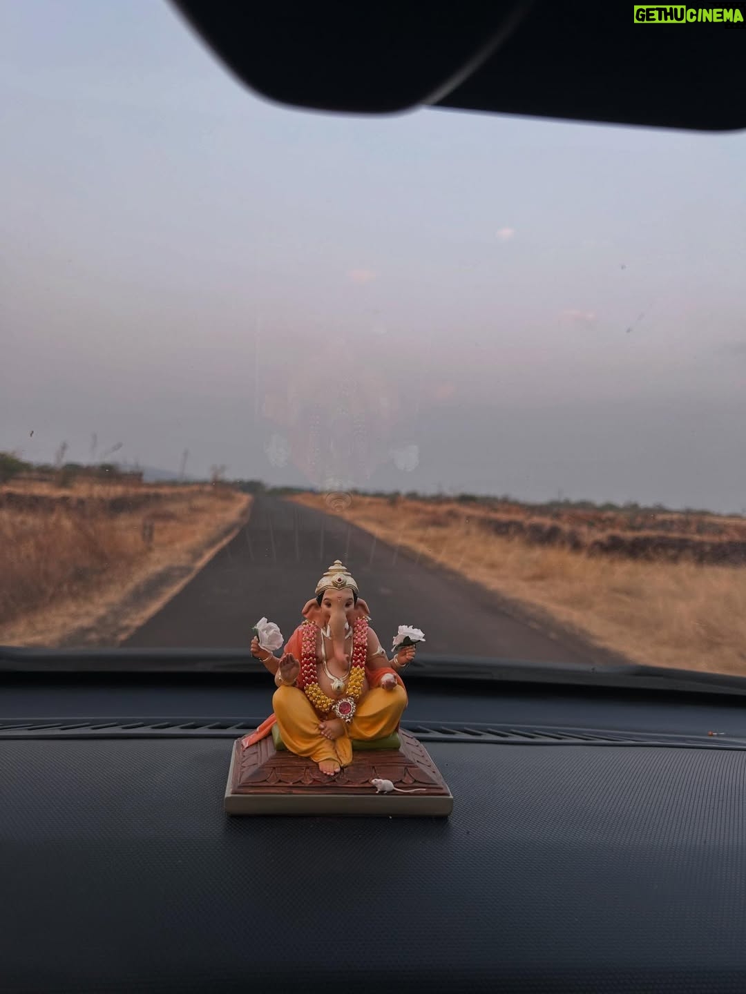 Priyanka Tendolkar - 19.1K Likes - Biggg shoutout for @morya_studio_kalyan 🌺
.
.
तुमच्या हातात जादू आहे. ✨
Thank you for being part my new journey 🚙
.
.
Check out @morya_studio_kalyan 🤩
.
📷- @yogclicks 🤗