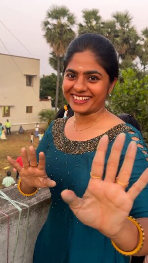 Priyankha Masthani Instagram - வழுக்கு மரம் ஏறும்போட்டி😍