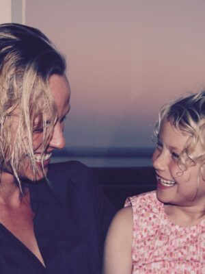 Rachel Roberts Instagram - I blinked and you grew up! 
Happy 18th Birthday Ava! 
💫❤️💫❤️💫❤️💫❤️💫
I’m beyond grateful for the magical journey that is being your mama. Thank you for all the hugs and all the laughs and for getting to watch you grow into the woman you are becoming. I love you beyond words. 
I hope this trip around the sun is the best one yet! #aquariusseason♒️ @avaniccol